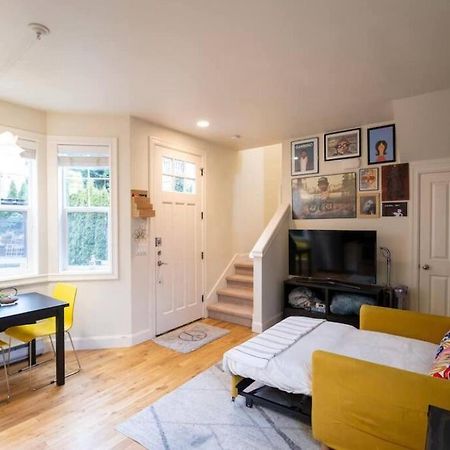 Adorable Cozy House With Parking And Loft! Villa ซีแอตเทิล ภายนอก รูปภาพ