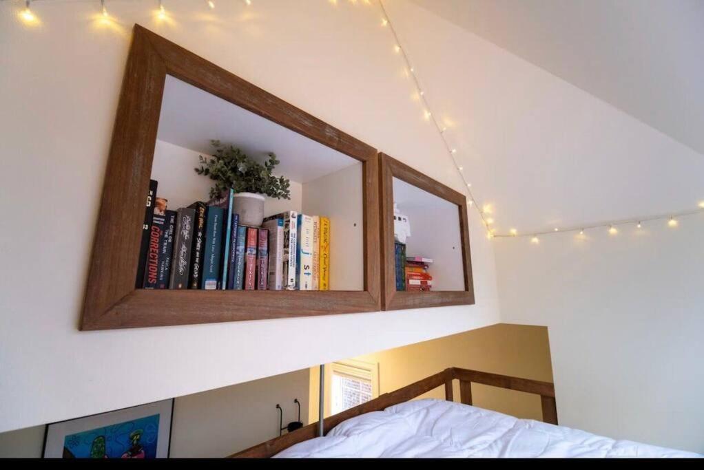Adorable Cozy House With Parking And Loft! Villa ซีแอตเทิล ภายนอก รูปภาพ