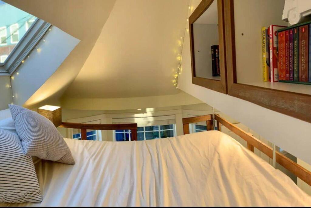 Adorable Cozy House With Parking And Loft! Villa ซีแอตเทิล ภายนอก รูปภาพ