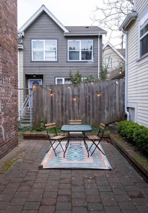 Adorable Cozy House With Parking And Loft! Villa ซีแอตเทิล ภายนอก รูปภาพ