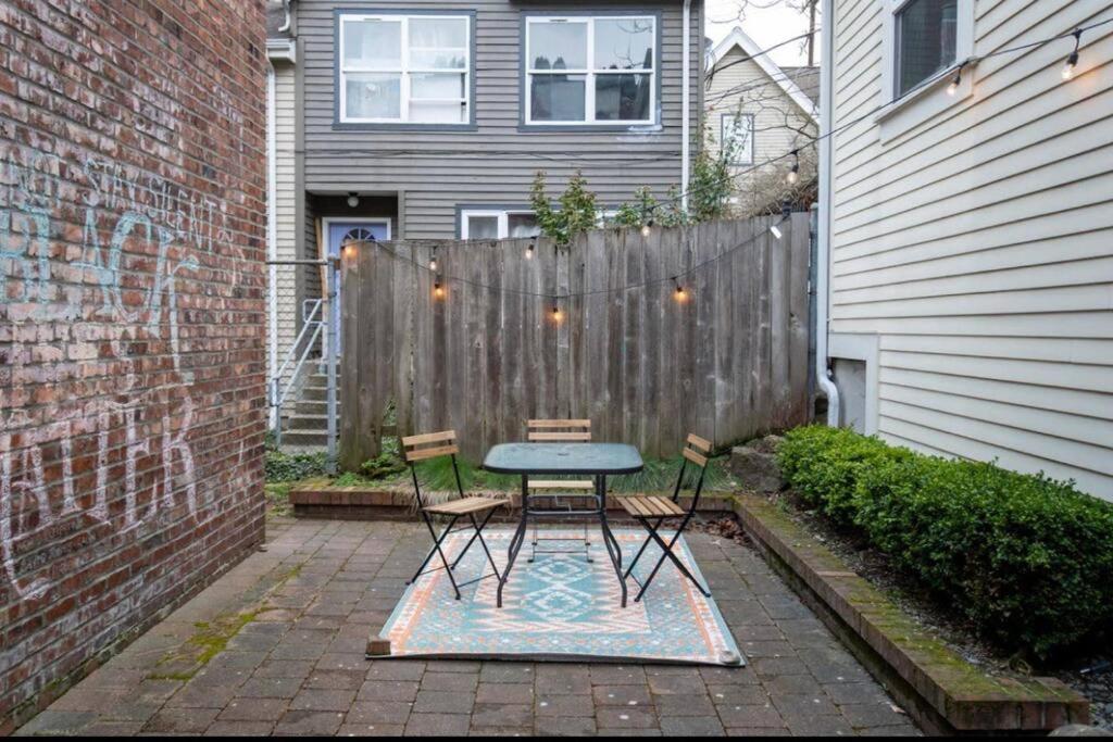 Adorable Cozy House With Parking And Loft! Villa ซีแอตเทิล ภายนอก รูปภาพ